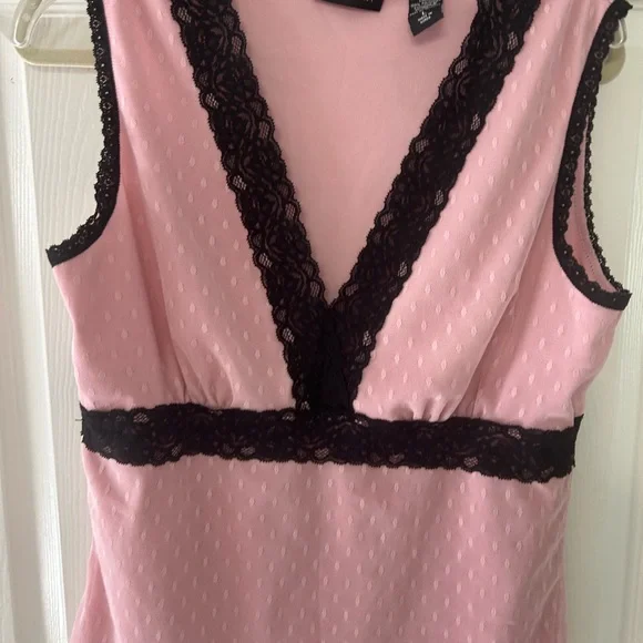 New York & Company Y2K Pink Lace Vintage Deep V Top babydoll - Picture 2 of 7